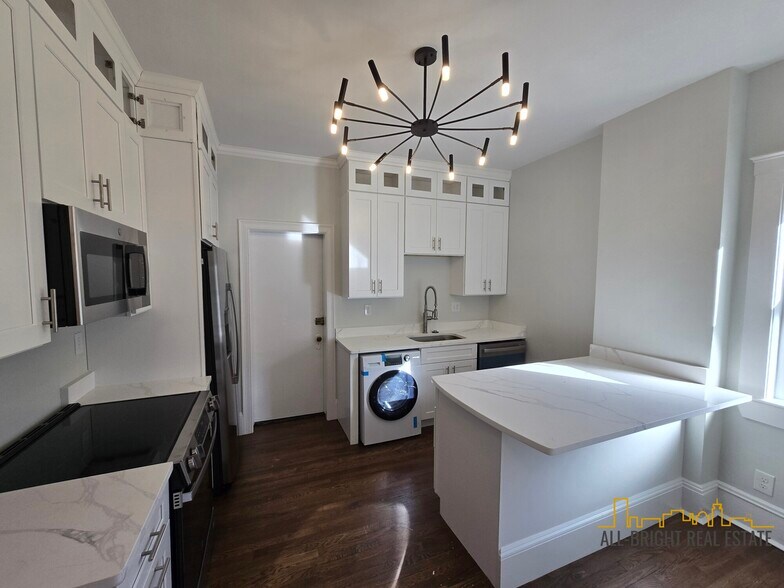 Building Photo - 369 Tappan St