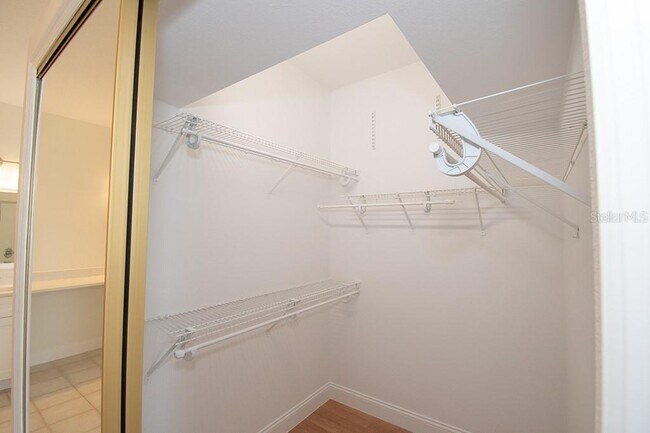 Building Photo - 1707 Golfview Dr