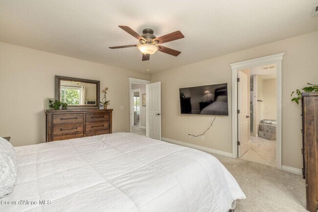 Building Photo - Beautiful home in Broadmore Estates
