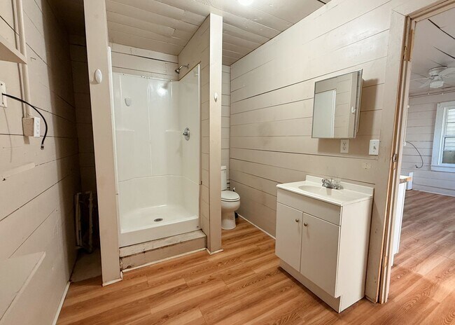 Building Photo - Studio in Main Town • All Utilities Included • Batesville