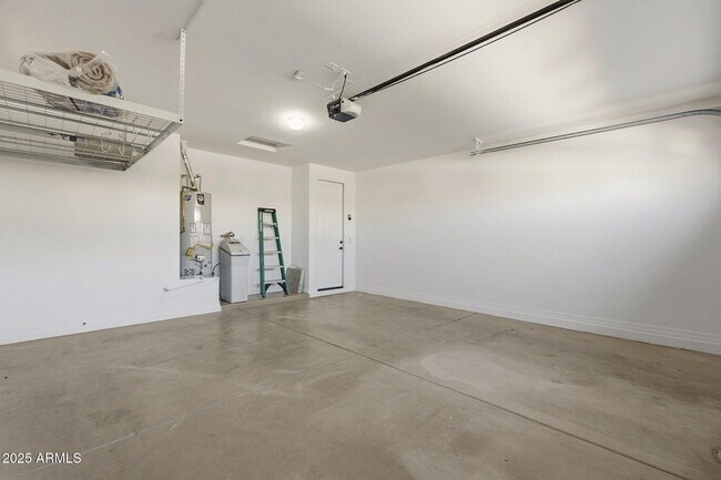 Building Photo - 233 E Glacier Dr