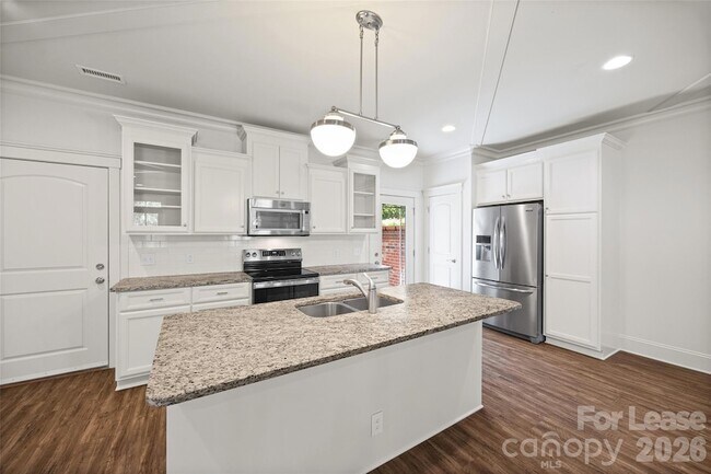 Building Photo - 706 Kingsley Way