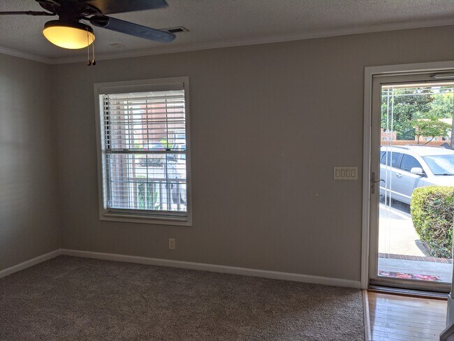 Living Room - 940 Glenn St