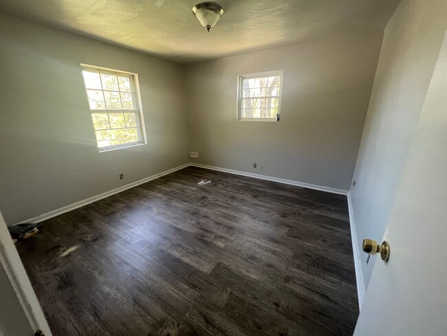 Building Photo - 934 Floyd Ave SW