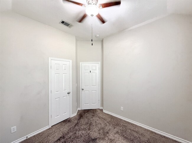 Building Photo - 3104 Hoffman Dr