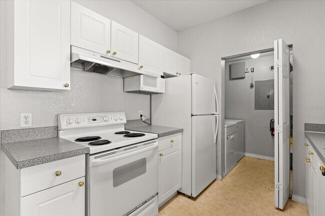 Building Photo - 852 Grand Regency Pointe