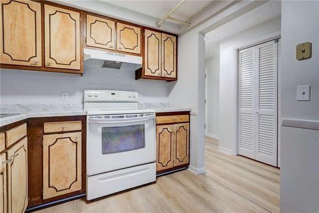 Building Photo - 400 Main St