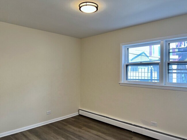 Building Photo - 5849 S Francisco Ave