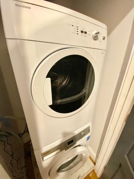 Building Photo - 11 Highland Park Ave