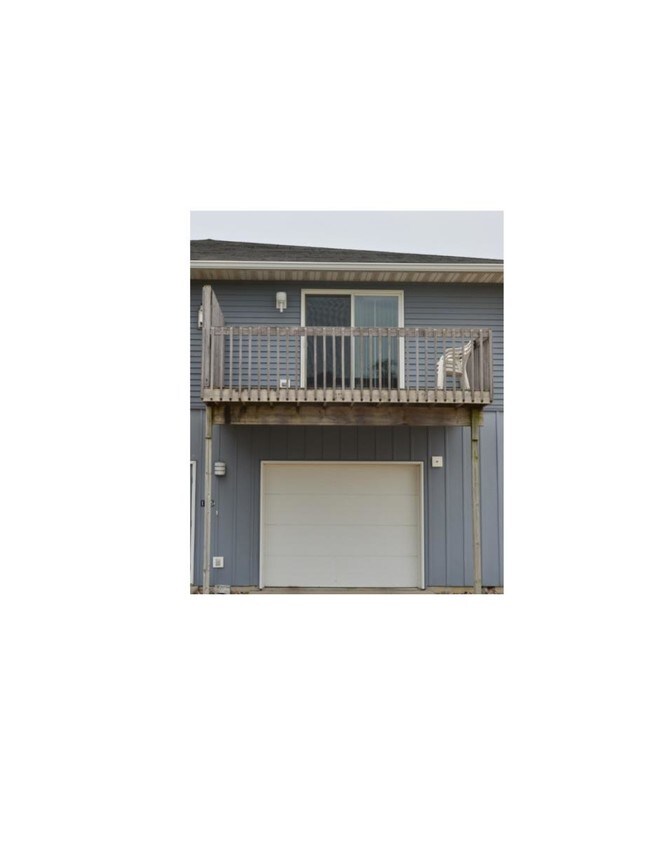 Building Photo - 1705 2nd St