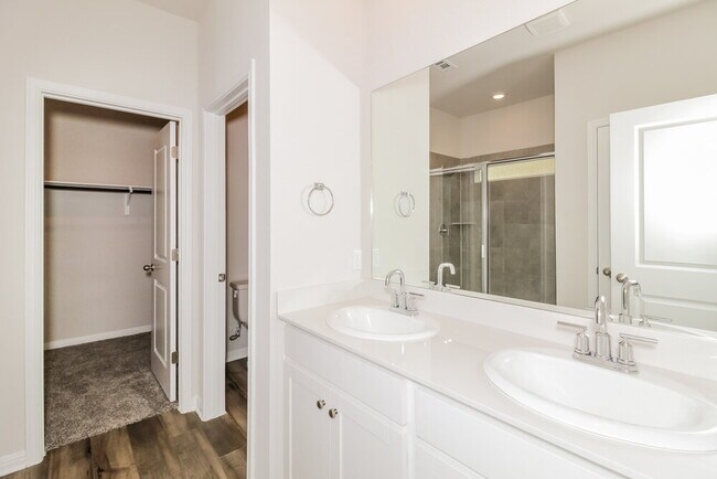 Building Photo - 116 Oakdale Meadows Ln