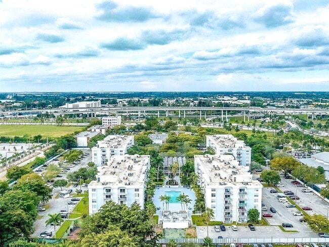 Building Photo - 498 NW 165th St