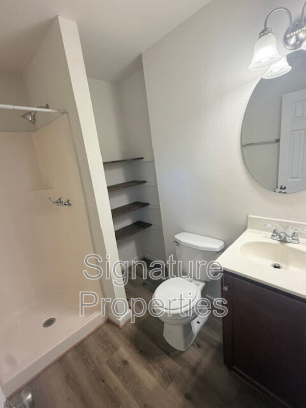 Building Photo - 4501 Bridgewood Rd