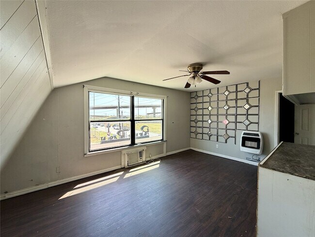 Building Photo - 2535 W Prairie St