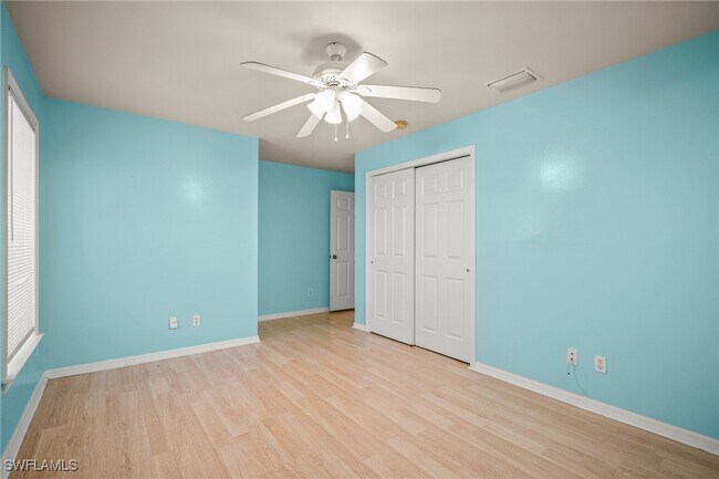 Building Photo - 722 SW 35th St