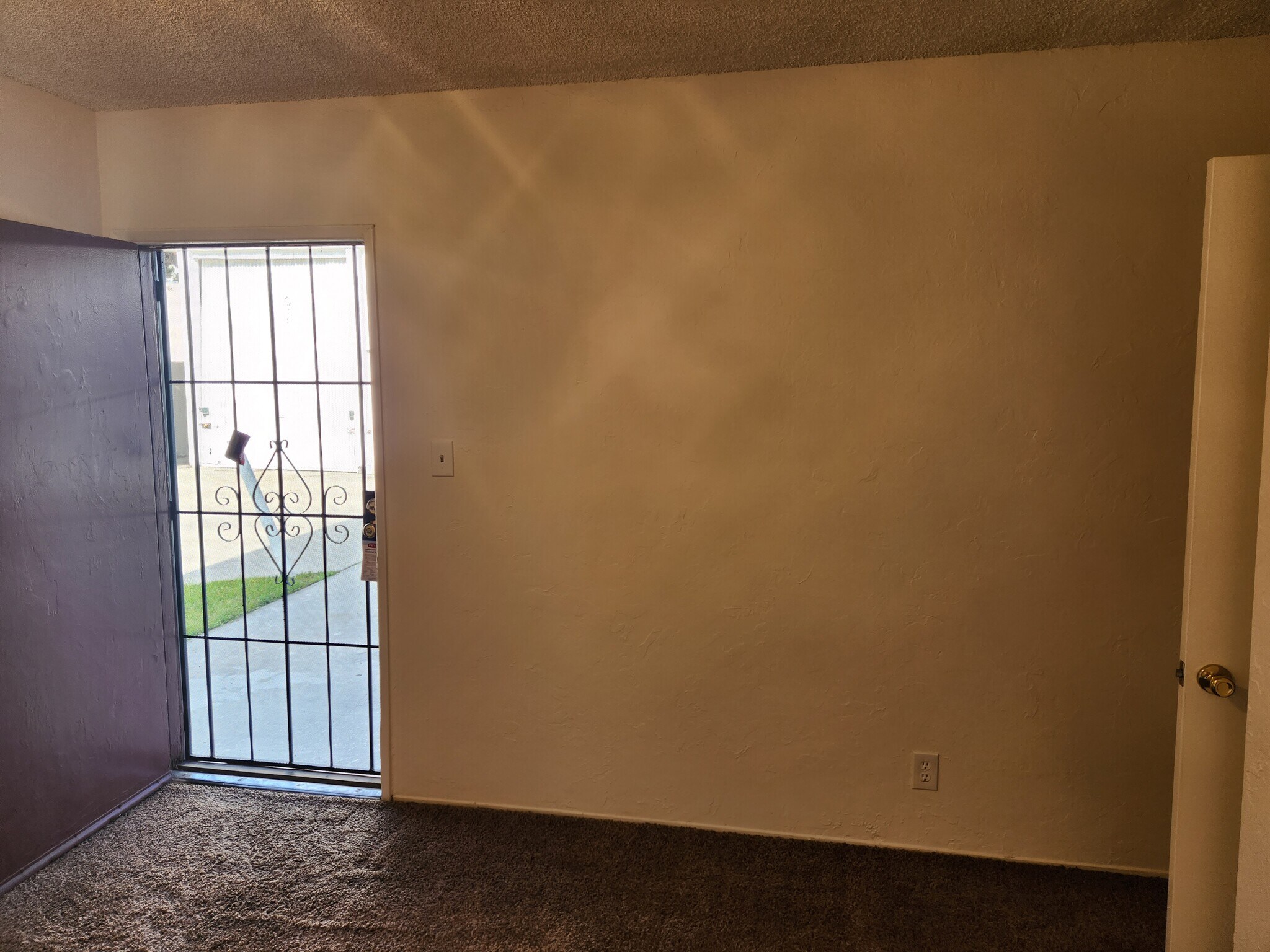 Building Photo - 1400 Freeman Ave