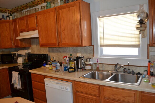 Building Photo - Nice and previously remodeled 2 bedroom w/ detached 3rd bedroom, carport & storage garage in Clay...