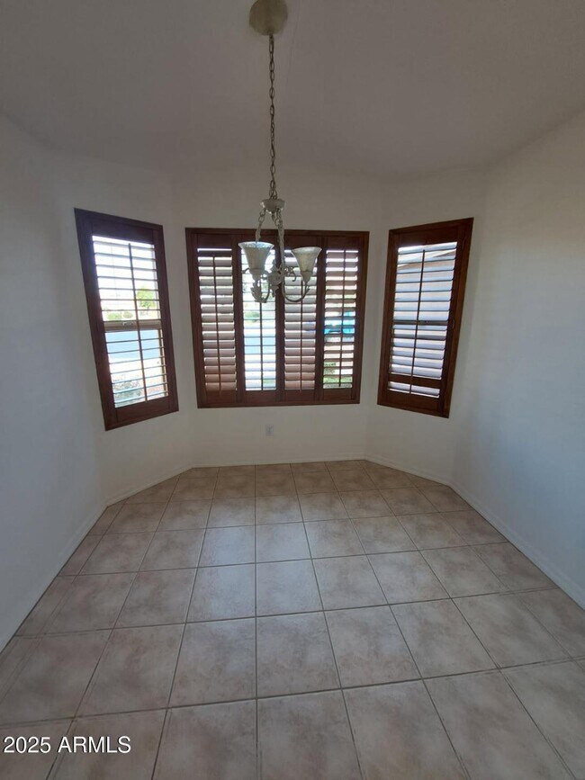 Building Photo - 3707 E Rolling Green Way