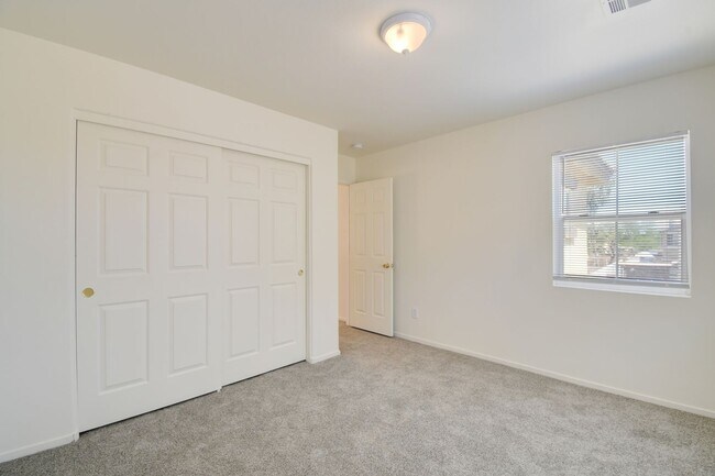 Building Photo - 3 Bed Home - Open Floor Design - Community Pool - New Everything Inside