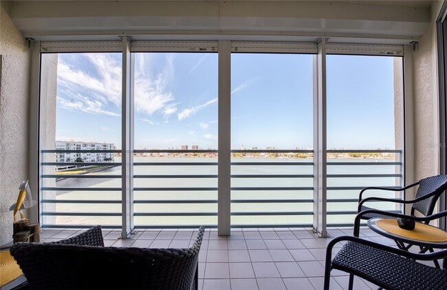 Building Photo - 7984 Sailboat Key Blvd S