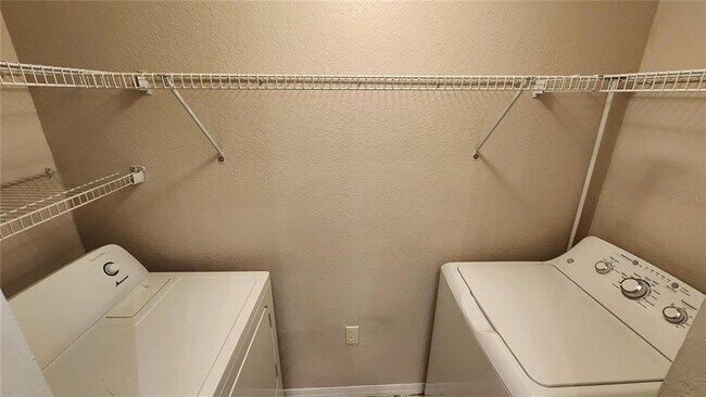 Building Photo - 4122 Central Sarasota Pkwy