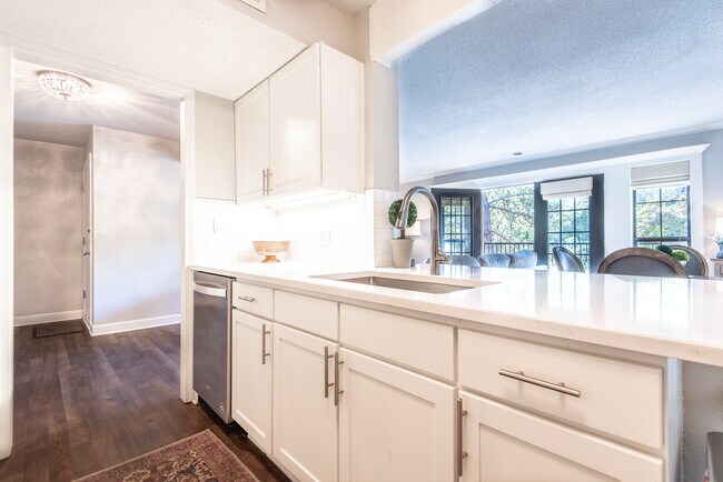 Building Photo - 4727 Jarboe St