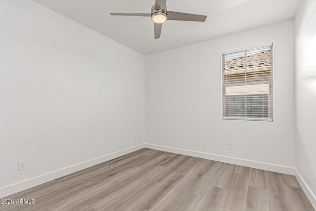 Building Photo - 18455 W Sandlewood Dr