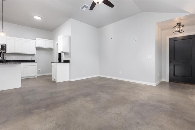 Building Photo - 13328 Springcreek Dr