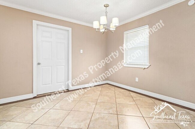 Building Photo - 250 Duhon St