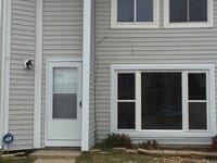 Building Photo - Modern 2 Bed | 2 Bath Townhouse in Town Center!