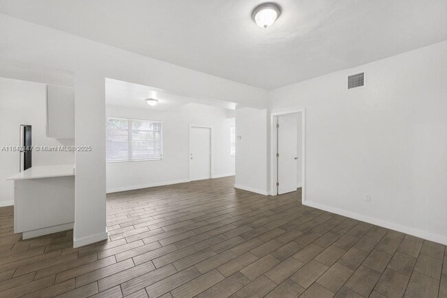 Building Photo - 1604 SW 9th St