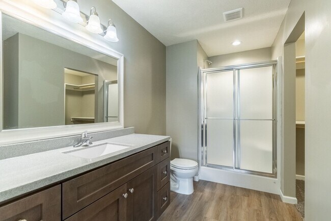Building Photo - Gorgeous Newer Home in Nice Family Neighborhood