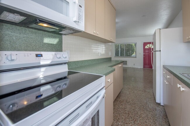Building Photo - 101 S Palmway