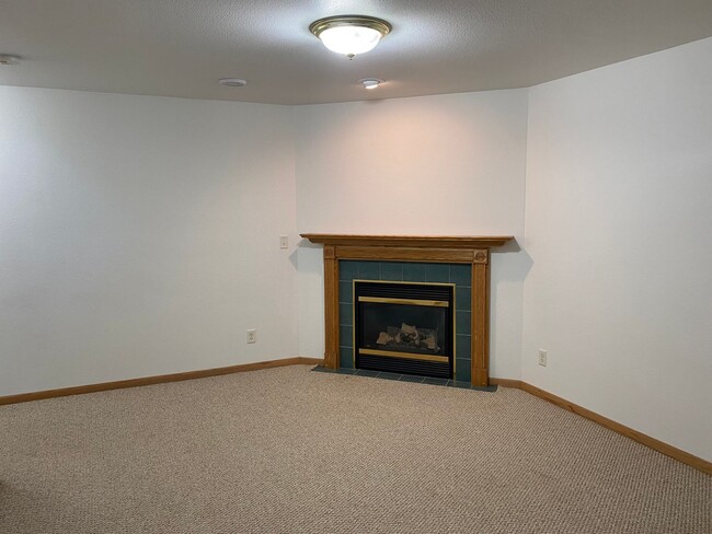 Building Photo - Beautiful 3 Bedroom Single Family Home in ...