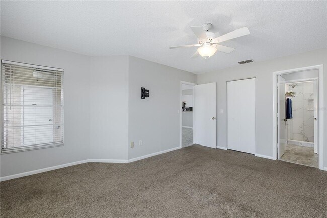 Building Photo - Beautifully Updated Condo