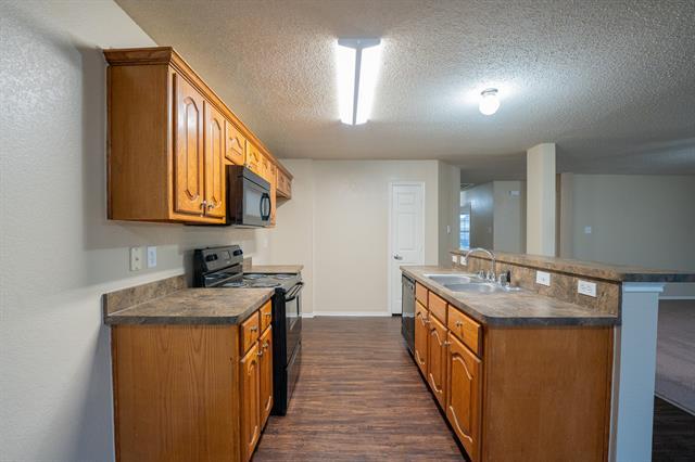Building Photo - 233 Willow Creek Ln
