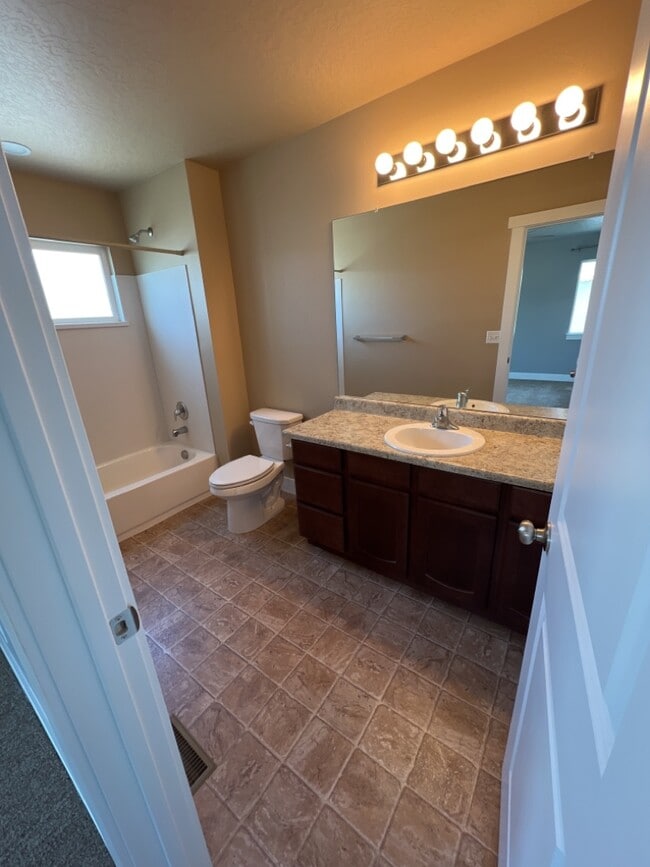 Building Photo - 3159 W Prairie Grass Dr