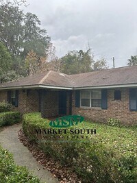 Building Photo - UPDATED MIDTOWN BEAUTY!!