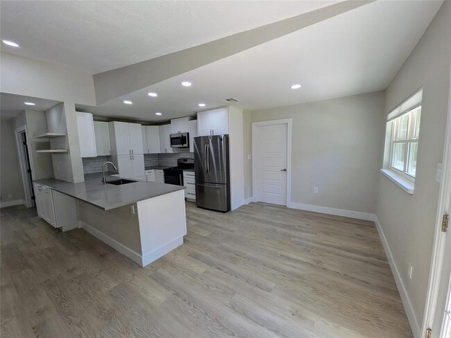 Building Photo - 9705 Marlborough Dr