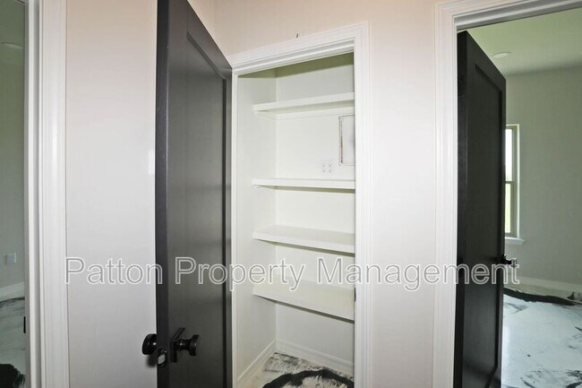 Building Photo - 8889 Redbud Rd