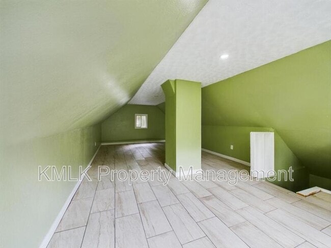 Building Photo - 187 W Long St