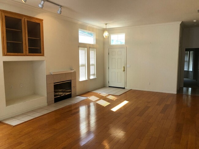 Building Photo - Cute one story in a 55 or better gated community.