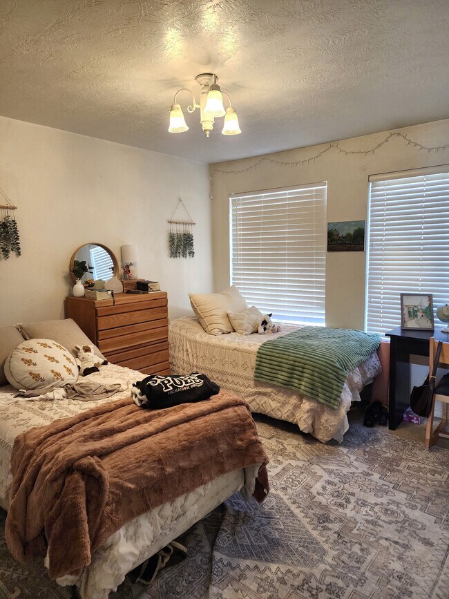 Building Photo - 565 N 300 E