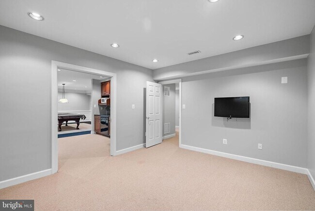 Building Photo - 6660 Avignon Blvd