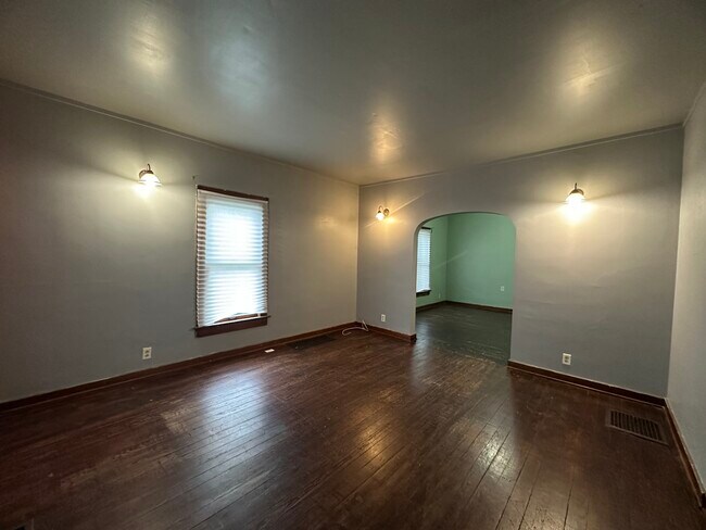 Building Photo - 101 S Buchanan St