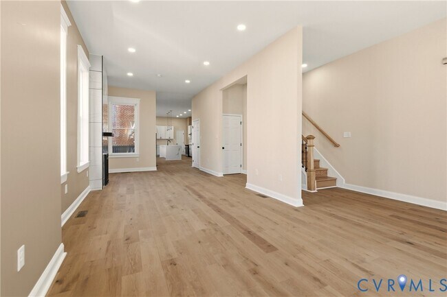 Building Photo - 316 W Clay St