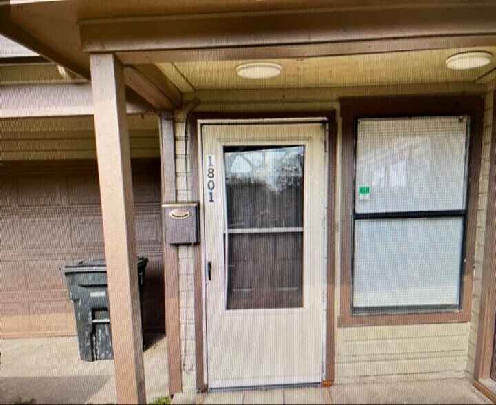 Building Photo - 1801 Duncan Ave