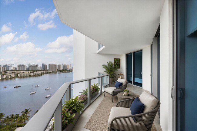 Building Photo - 17301 Biscayne Blvd