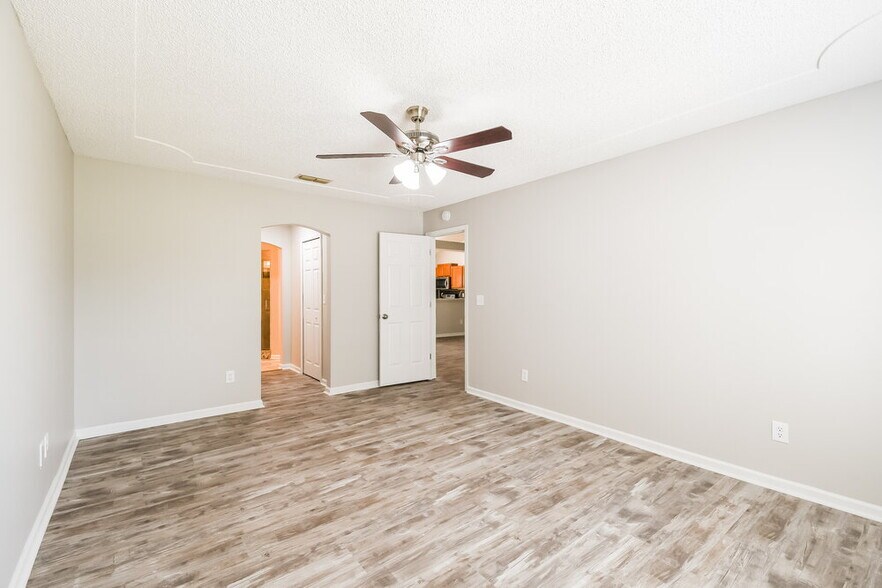 Building Photo - 1630 Farm Way