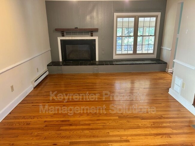 Building Photo - 127 College Cir